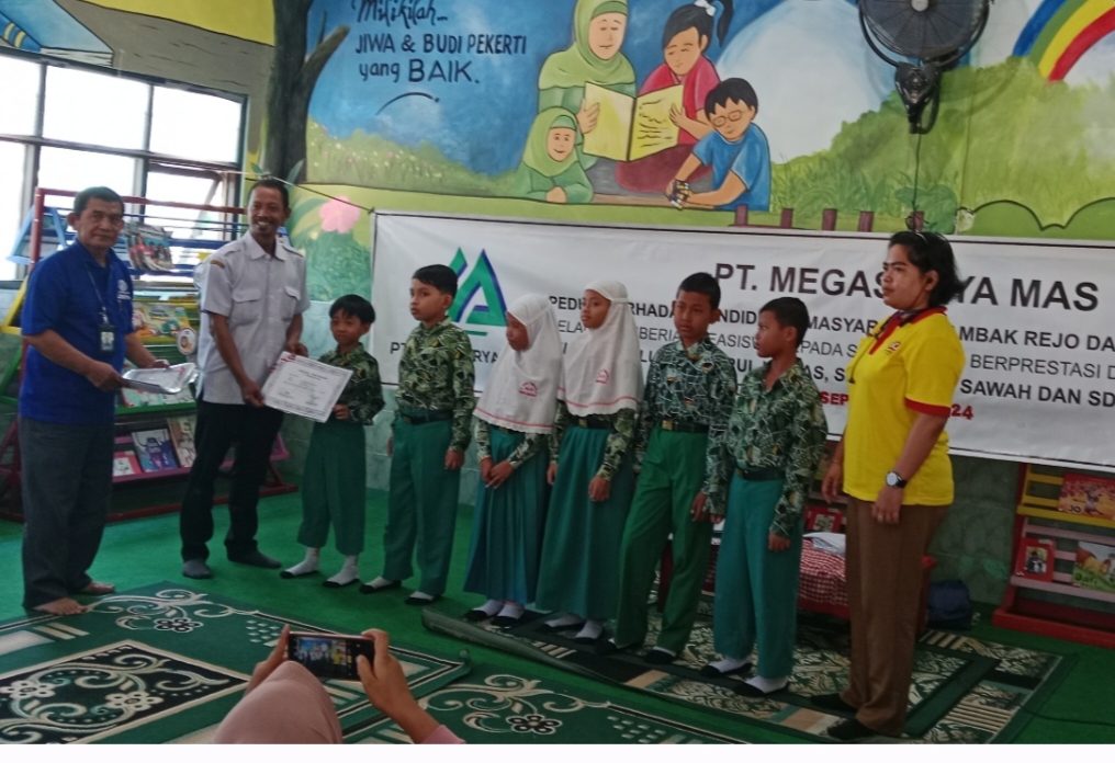 Peduli Dunia Pendidikan, PT. Megasurya Mas Salurkan CSR Beasiswa untuk 400 Siswa-Siswi