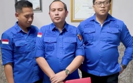 Foto : Kasi Pidsus Kejaksaan Negeri Sidoarjo Jhon Franky Yanafia Ariandi saat memberikan keterangan